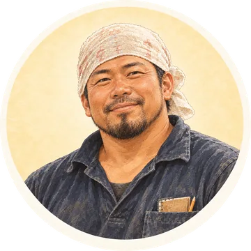 畝本たがやのイラスト。頭に手ぬぐいを巻き、無精ひげで笑っている。紺の作業着の胸ポケットに、小さな手帳と鉛筆が入っている